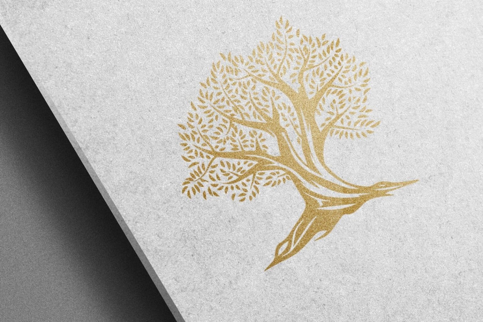 Logotipo a una tinta de un árbol